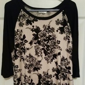 XL Monrovia Raglan black roses